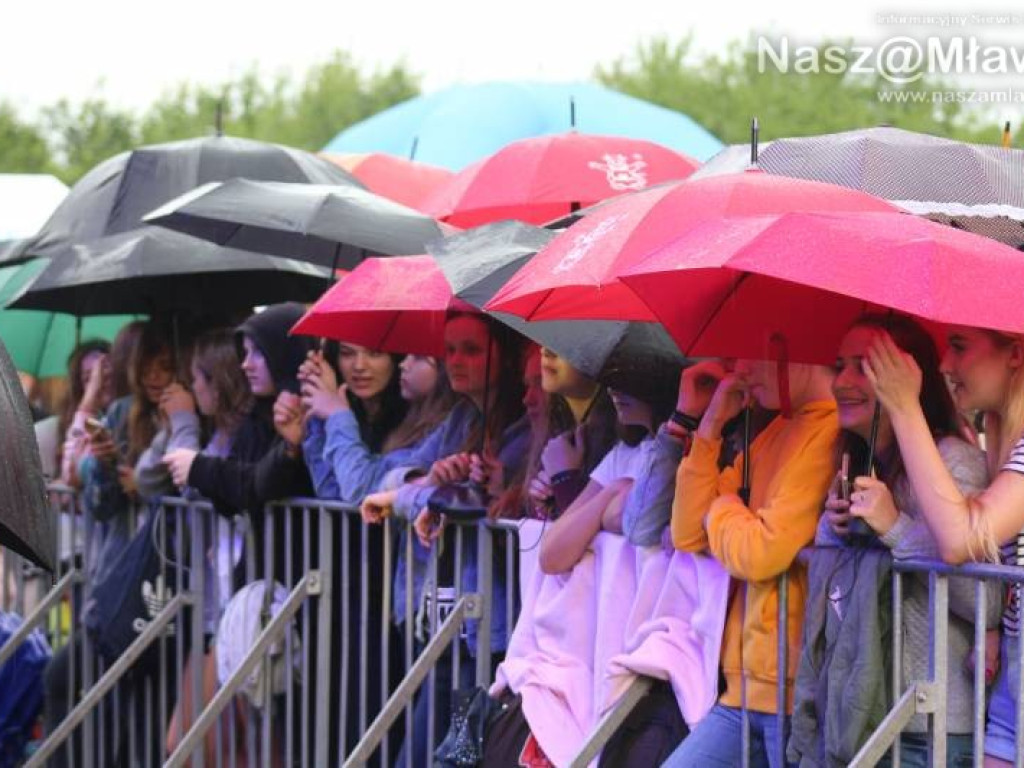 Zakończenie Dni Mławy. Histeria fanek na koncertach ich idoli
