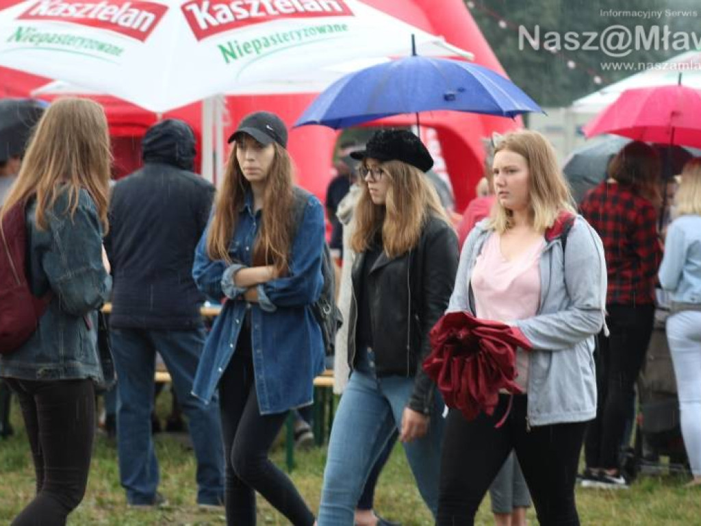 Zakończenie Dni Mławy. Histeria fanek na koncertach ich idoli