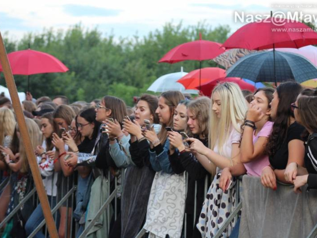 Zakończenie Dni Mławy. Histeria fanek na koncertach ich idoli