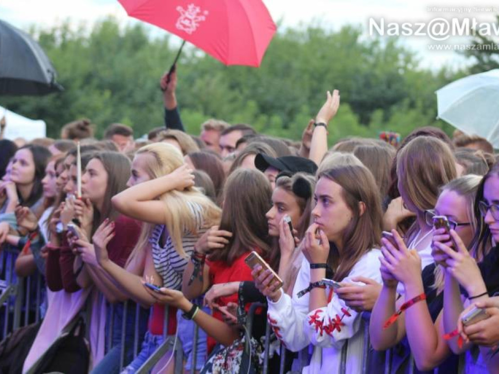 Zakończenie Dni Mławy. Histeria fanek na koncertach ich idoli