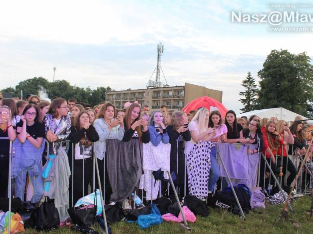Zakończenie Dni Mławy. Histeria fanek na koncertach ich idoli