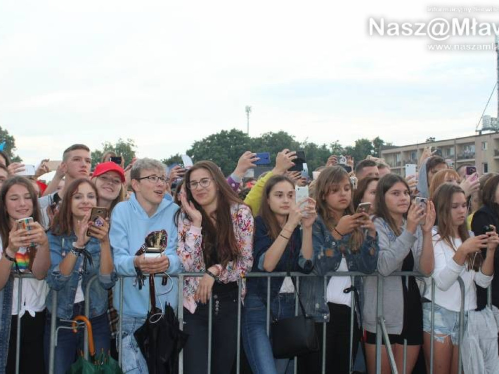 Zakończenie Dni Mławy. Histeria fanek na koncertach ich idoli