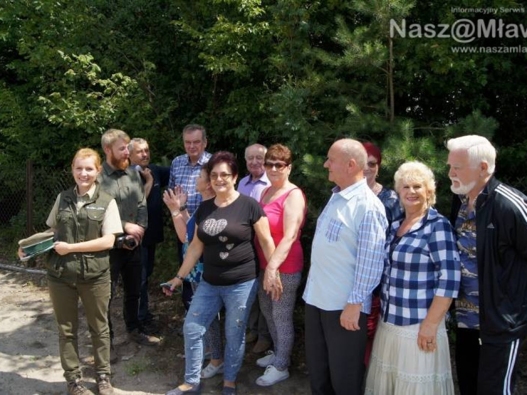 Tańce na świeżym powietrzu. Mławscy seniorzy gościli w Nadleśnictwie Dwukoły