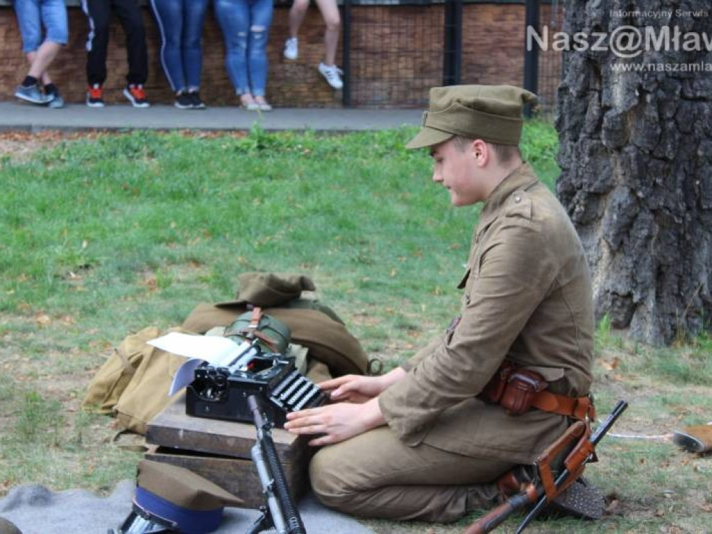Rekonstruktorzy przenieśli widzów w czasie - do przedwojennej Mławy