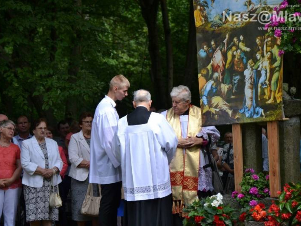 Bije tu cudowne źródełko. Tłumy w Drogiszce w gminie Strzegowo