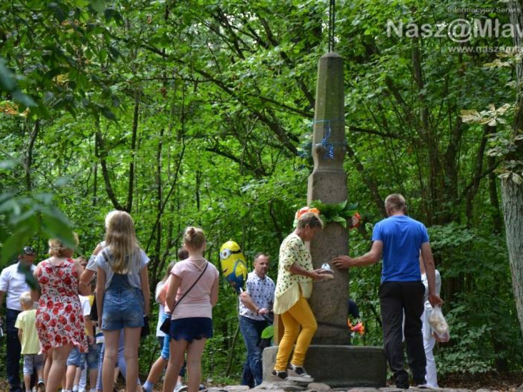 Bije tu cudowne źródełko. Tłumy w Drogiszce w gminie Strzegowo