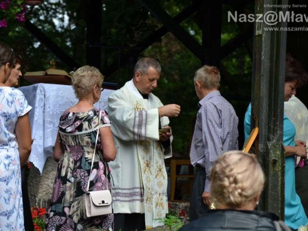 Bije tu cudowne źródełko. Tłumy w Drogiszce w gminie Strzegowo