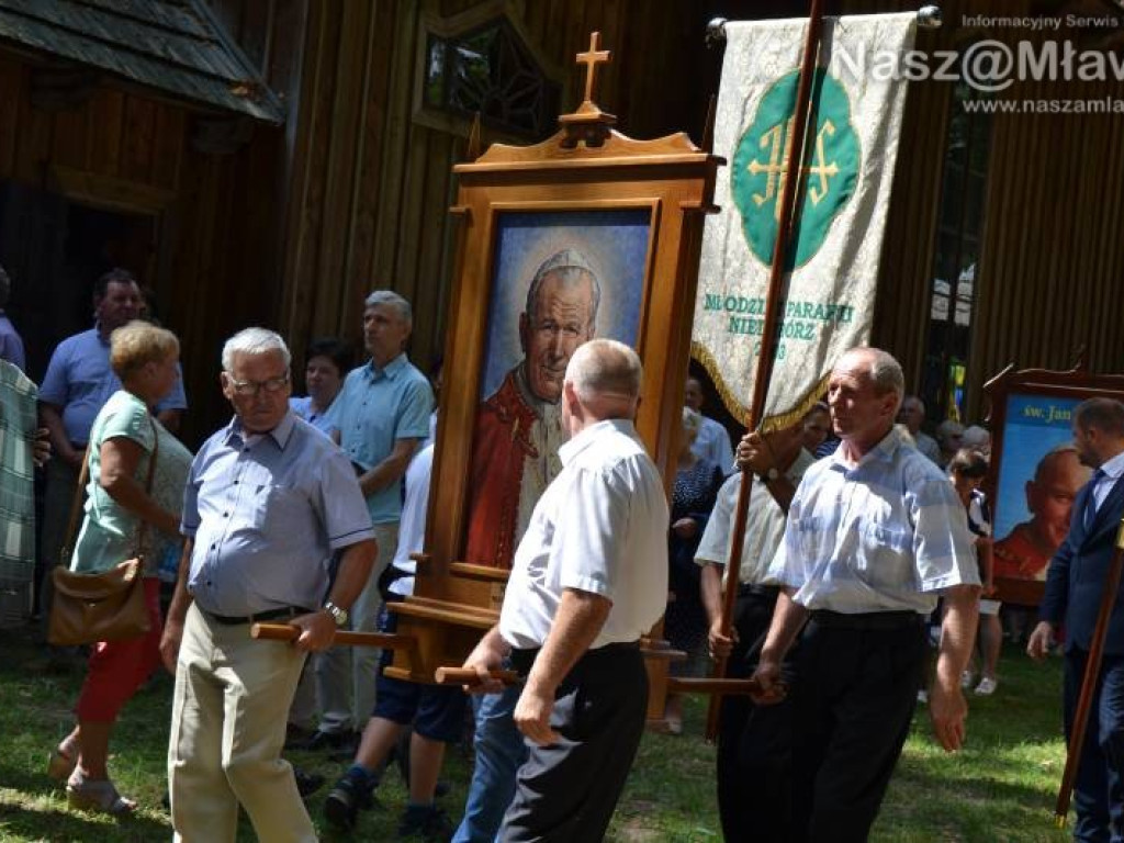 Bije tu cudowne źródełko. Tłumy w Drogiszce w gminie Strzegowo