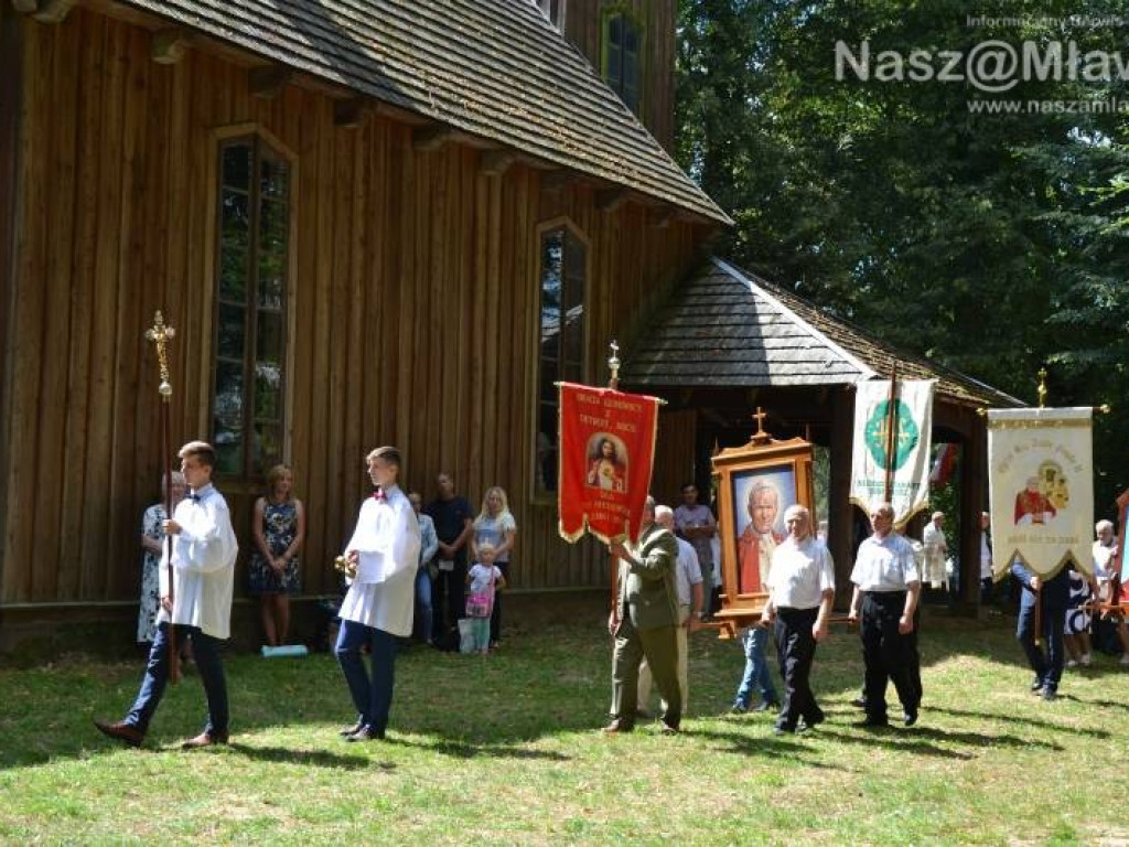 Bije tu cudowne źródełko. Tłumy w Drogiszce w gminie Strzegowo