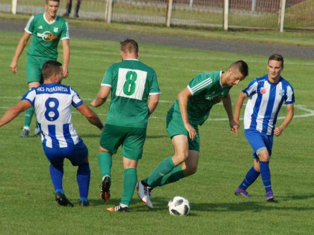 Punkt Mławianki z liderem. Żelazna defensywa