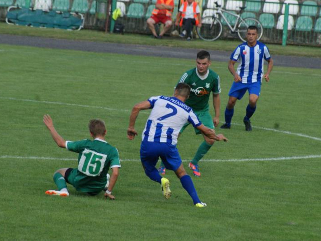 Punkt Mławianki z liderem. Żelazna defensywa