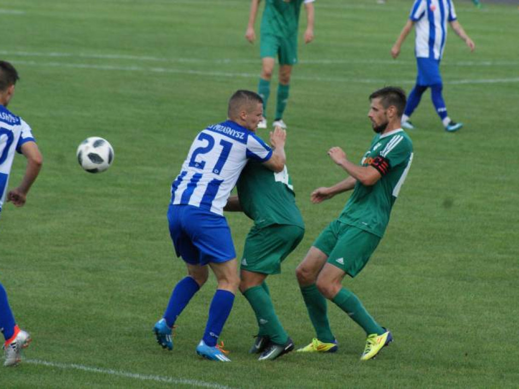 Punkt Mławianki z liderem. Żelazna defensywa