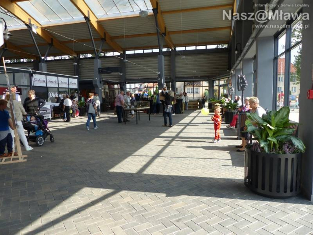 W Ciechanowie otwarto nowoczesną halę targową [ZDJĘCIA]