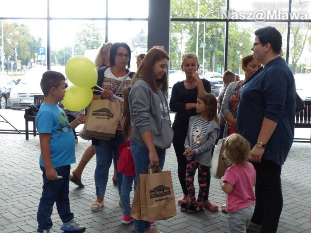 W Ciechanowie otwarto nowoczesną halę targową [ZDJĘCIA]