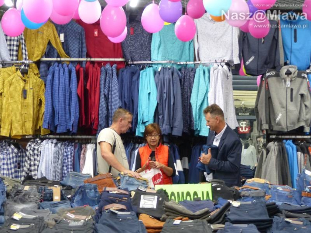 W Ciechanowie otwarto nowoczesną halę targową [ZDJĘCIA]