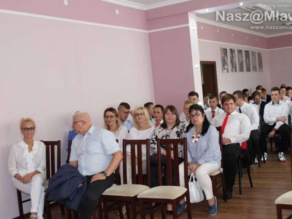 Przedstawiciele centrali LG w mławskiej szkole. 