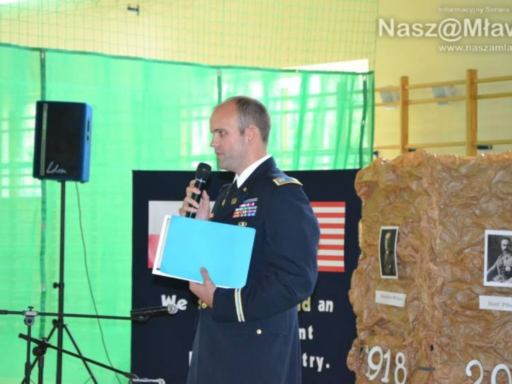 Kapitan Joel Newburn - dyplomata z Ambasady Stanów Zjednoczonych gościem Katolickiej Szkoły Podstawowej