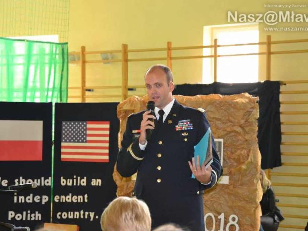 Kapitan Joel Newburn - dyplomata z Ambasady Stanów Zjednoczonych gościem Katolickiej Szkoły Podstawowej