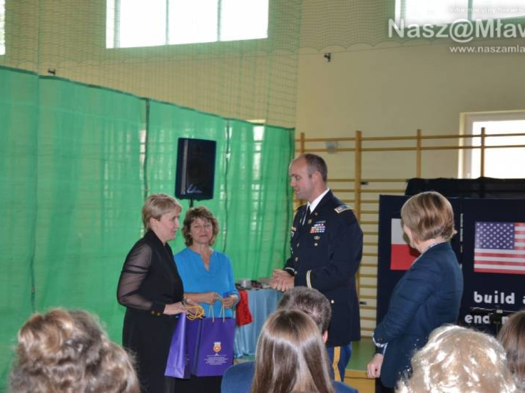 Kapitan Joel Newburn - dyplomata z Ambasady Stanów Zjednoczonych gościem Katolickiej Szkoły Podstawowej