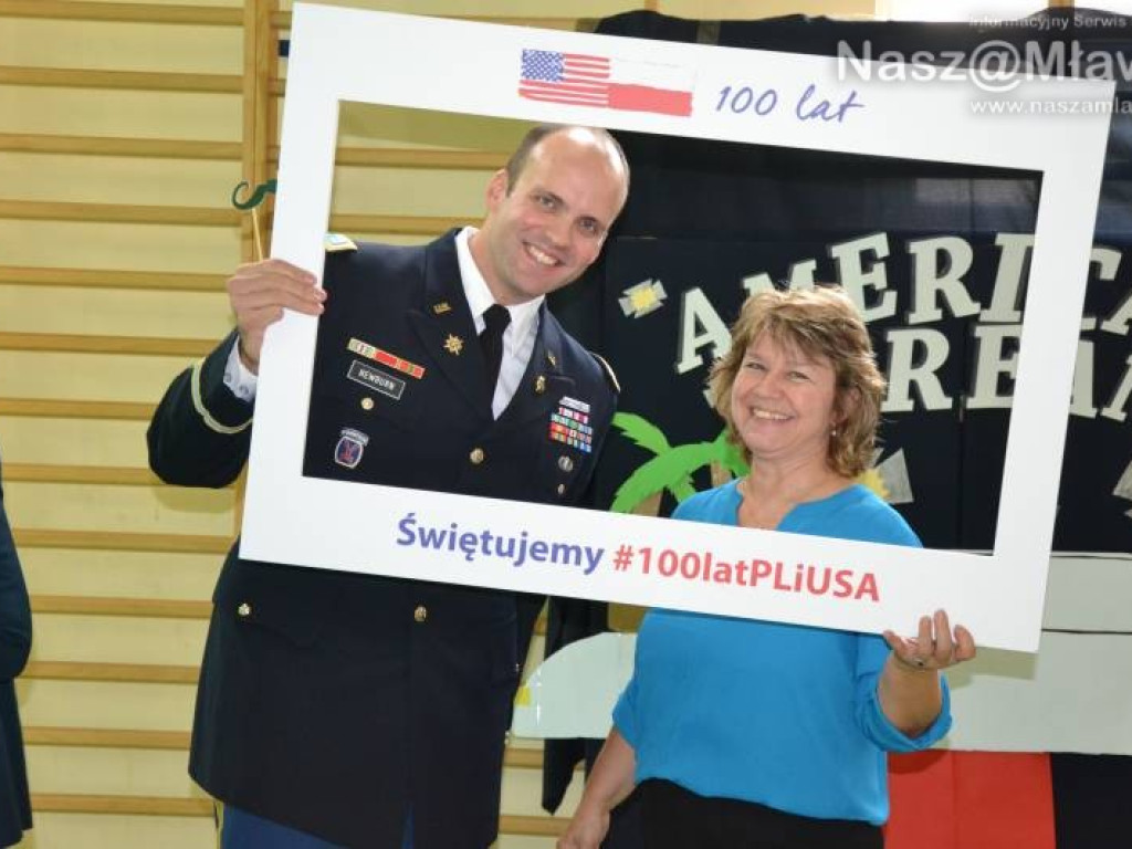 Kapitan Joel Newburn - dyplomata z Ambasady Stanów Zjednoczonych gościem Katolickiej Szkoły Podstawowej