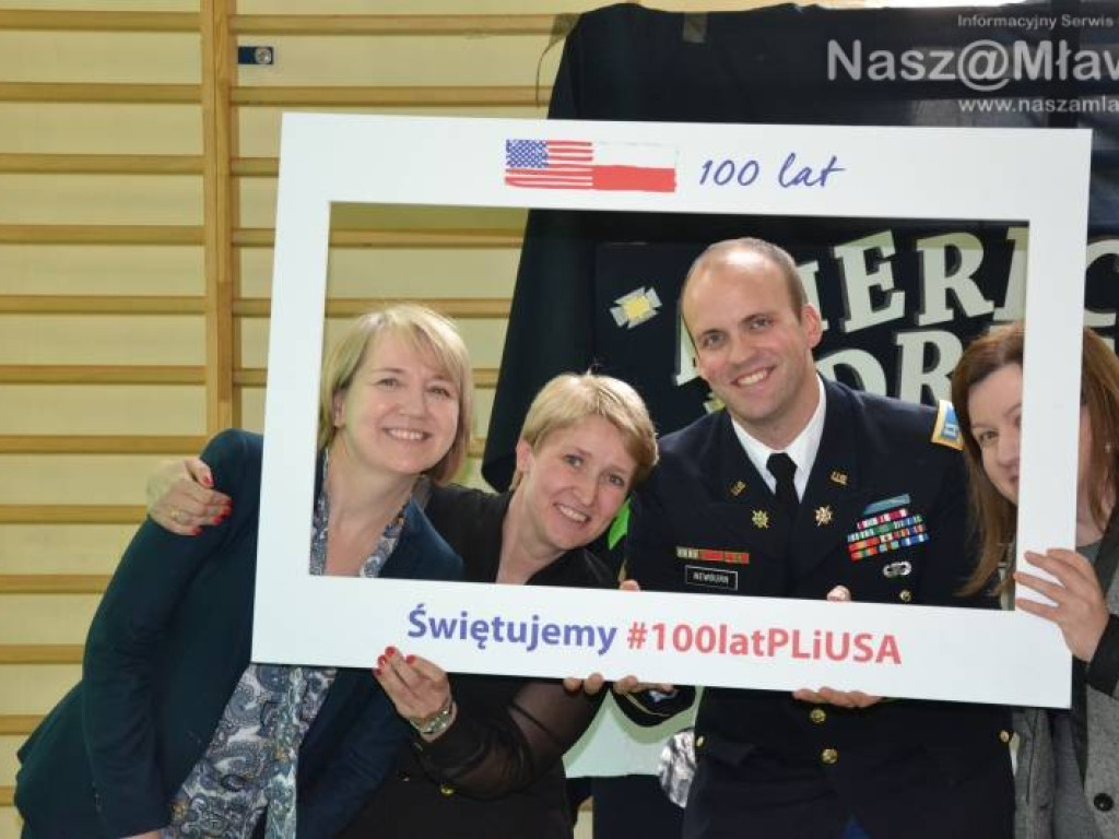 Kapitan Joel Newburn - dyplomata z Ambasady Stanów Zjednoczonych gościem Katolickiej Szkoły Podstawowej