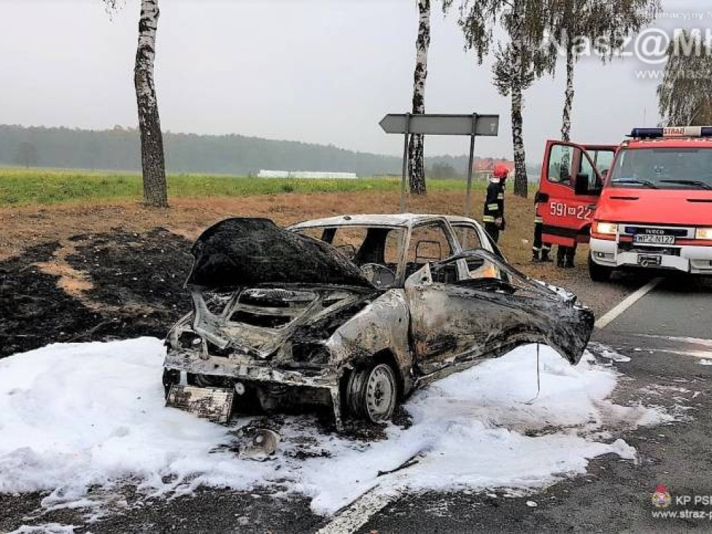 Próbował uciec z płonącego samochodu. Został śmiertelnie potrącony