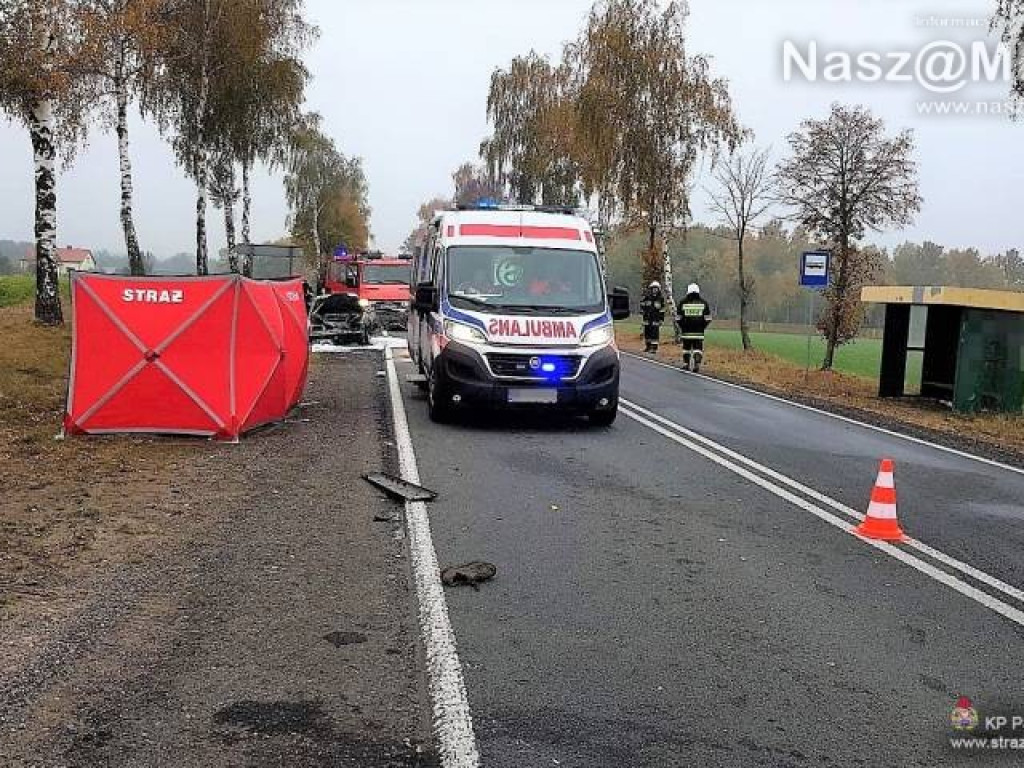 Próbował uciec z płonącego samochodu. Został śmiertelnie potrącony