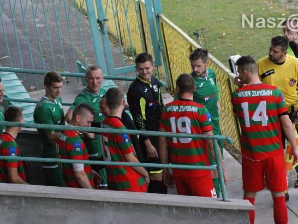 Derby dla Wkry. Czerwono w końcówce