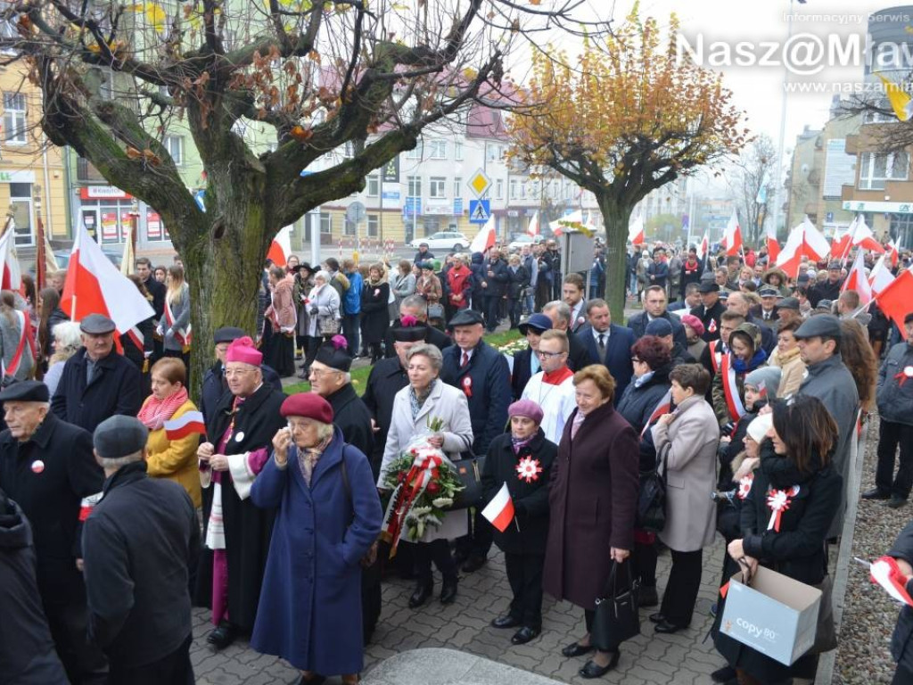 Nowa tablica na froncie mławskiego ratusza