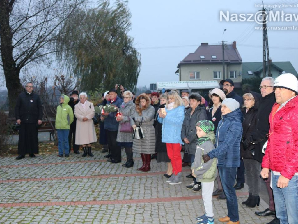 Żywy pomnik na Wólce. Przy kopcu posadzono dąb