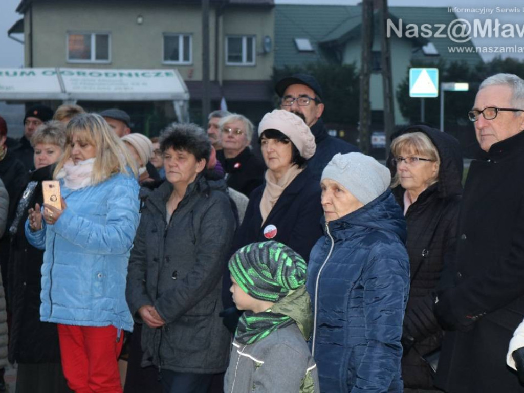 Żywy pomnik na Wólce. Przy kopcu posadzono dąb