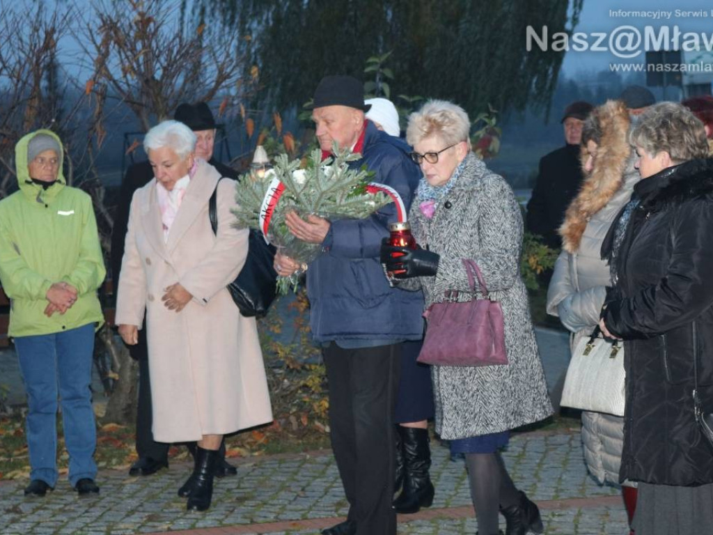 Żywy pomnik na Wólce. Przy kopcu posadzono dąb