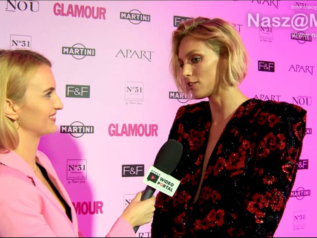 Pochodzi z Mławy. Na swoim koncie ma wywiady z największymi gwiazdami: Martyną Wojciechowską, Anją Rubik czy Cezarym Pazurą