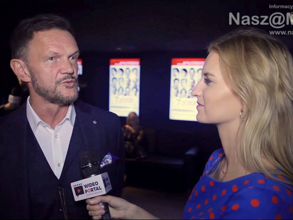 Pochodzi z Mławy. Na swoim koncie ma wywiady z największymi gwiazdami: Martyną Wojciechowską, Anją Rubik czy Cezarym Pazurą