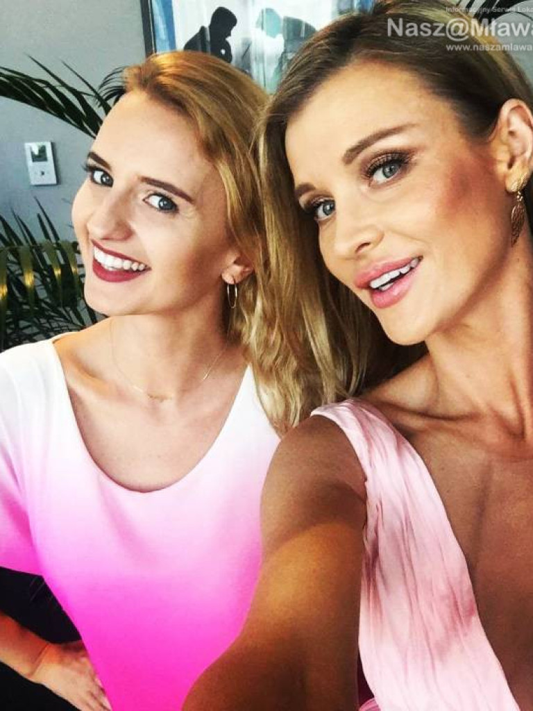 Pochodzi z Mławy. Na swoim koncie ma wywiady z największymi gwiazdami: Martyną Wojciechowską, Anją Rubik czy Cezarym Pazurą