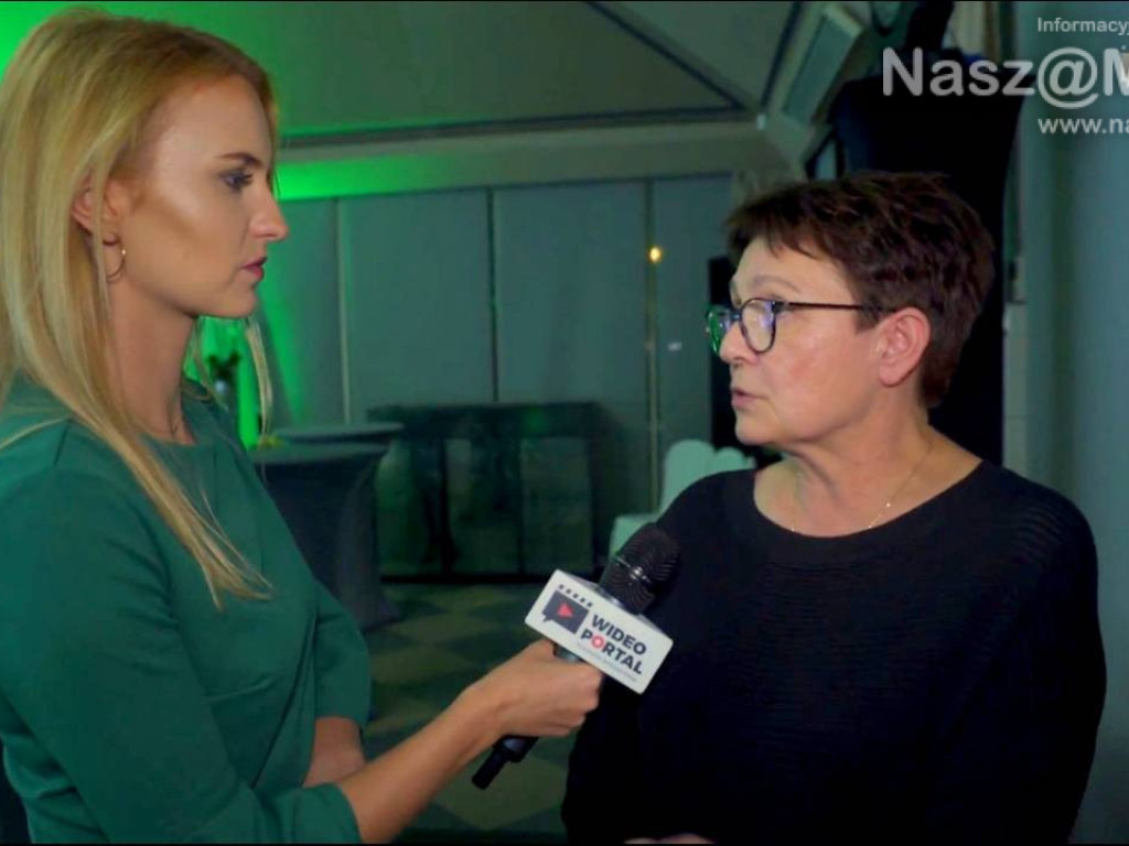 Pochodzi z Mławy. Na swoim koncie ma wywiady z największymi gwiazdami: Martyną Wojciechowską, Anją Rubik czy Cezarym Pazurą