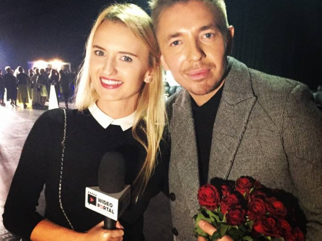 Pochodzi z Mławy. Na swoim koncie ma wywiady z największymi gwiazdami: Martyną Wojciechowską, Anją Rubik czy Cezarym Pazurą