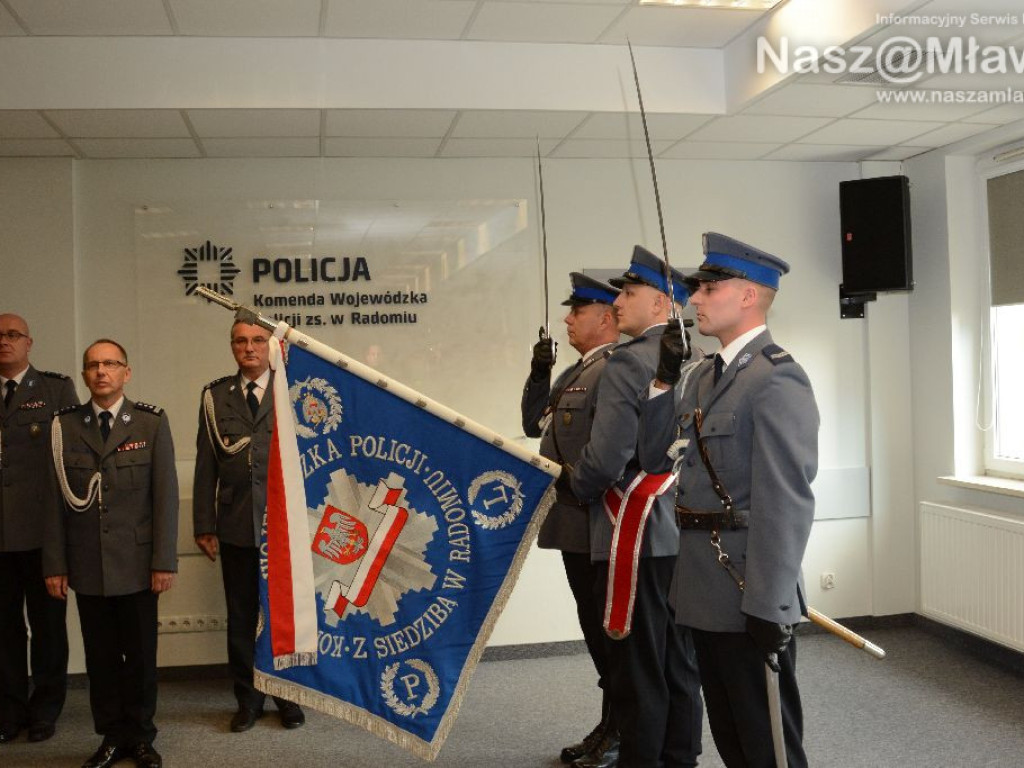 Nowi policjanci w mławskiej komendzie. Wczoraj złożyli ślubowanie