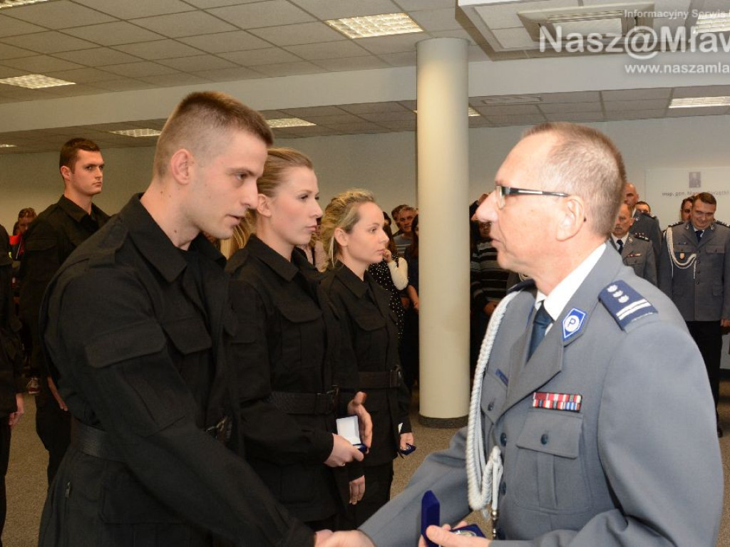 Nowi policjanci w mławskiej komendzie. Wczoraj złożyli ślubowanie