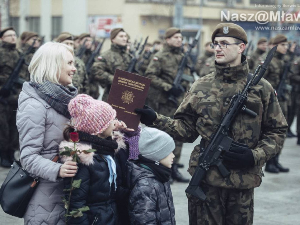 Kolejni mławianie złożyli przysięgę. Wśród żołnierzy m.in. matka z córką
