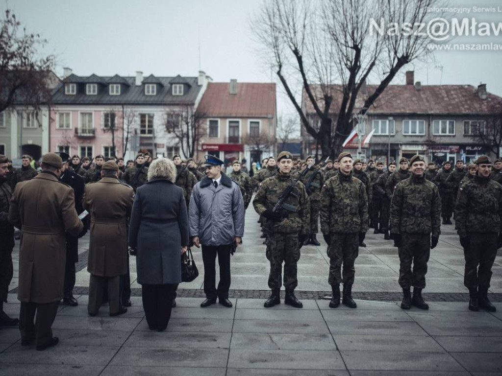 Kolejni mławianie złożyli przysięgę. Wśród żołnierzy m.in. matka z córką