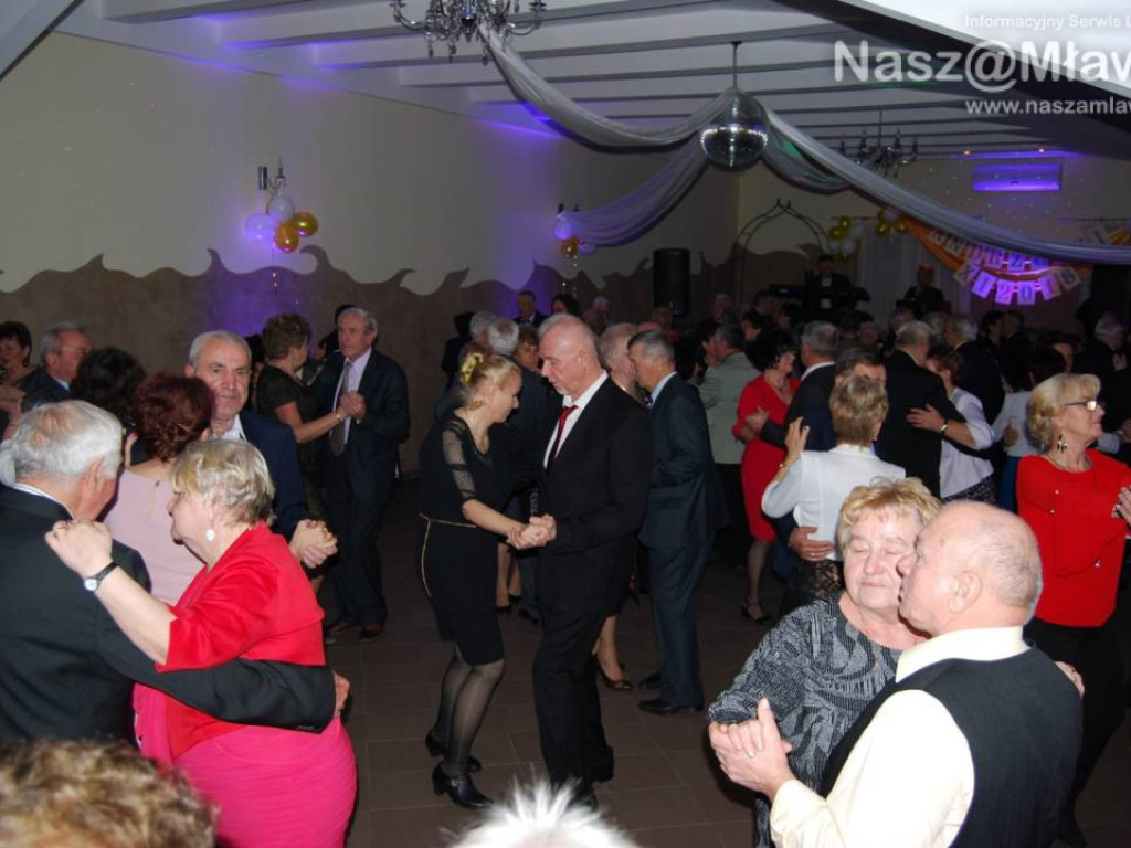 Mławscy seniorzy na Andrzejkach. Zabawa była przednia