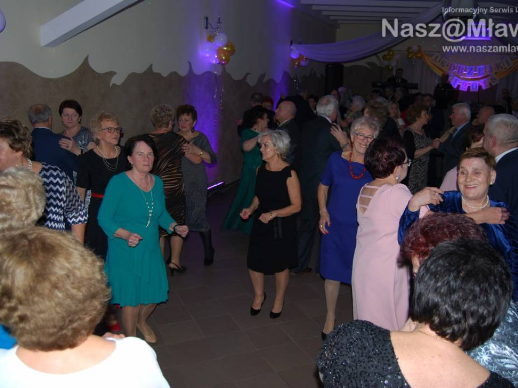 Mławscy seniorzy na Andrzejkach. Zabawa była przednia