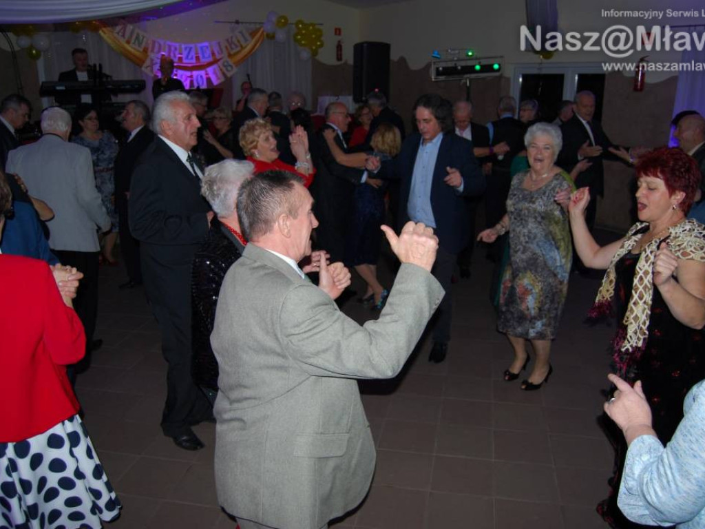 Mławscy seniorzy na Andrzejkach. Zabawa była przednia