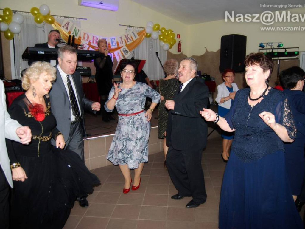 Mławscy seniorzy na Andrzejkach. Zabawa była przednia