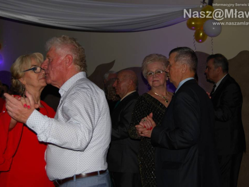 Mławscy seniorzy na Andrzejkach. Zabawa była przednia