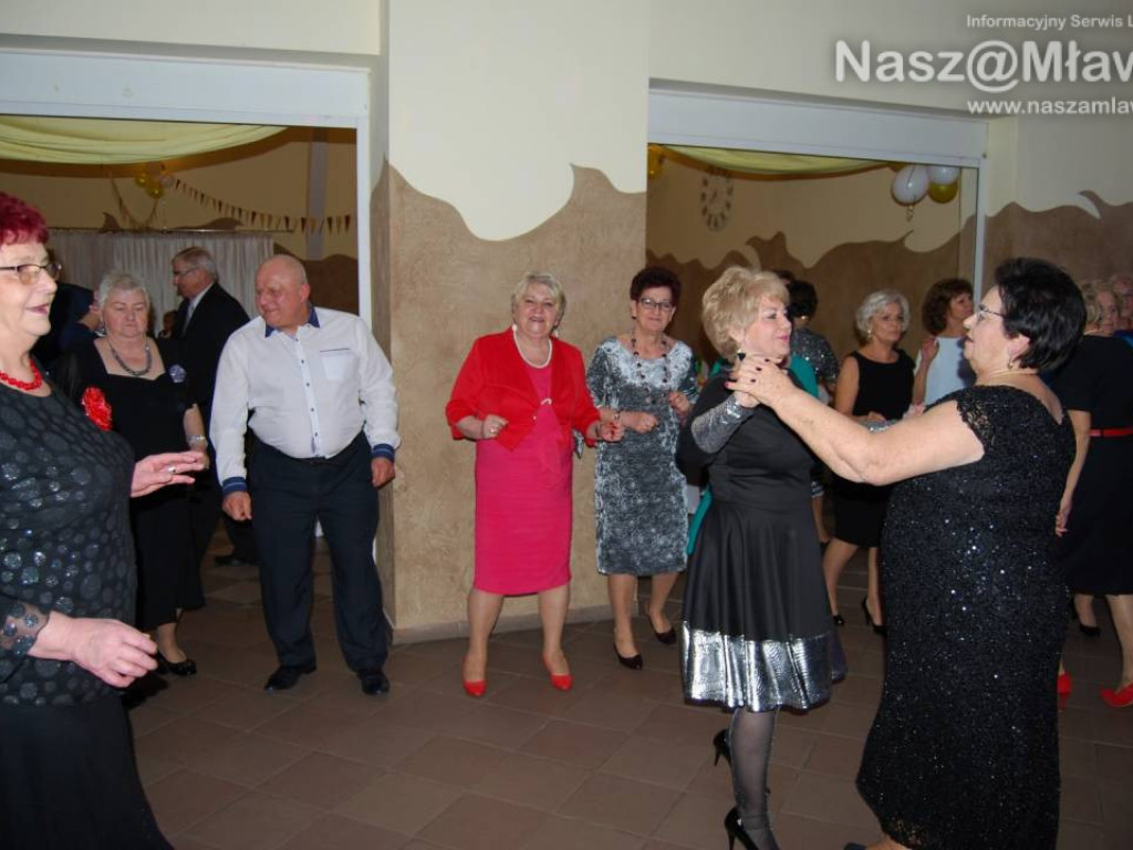 Mławscy seniorzy na Andrzejkach. Zabawa była przednia