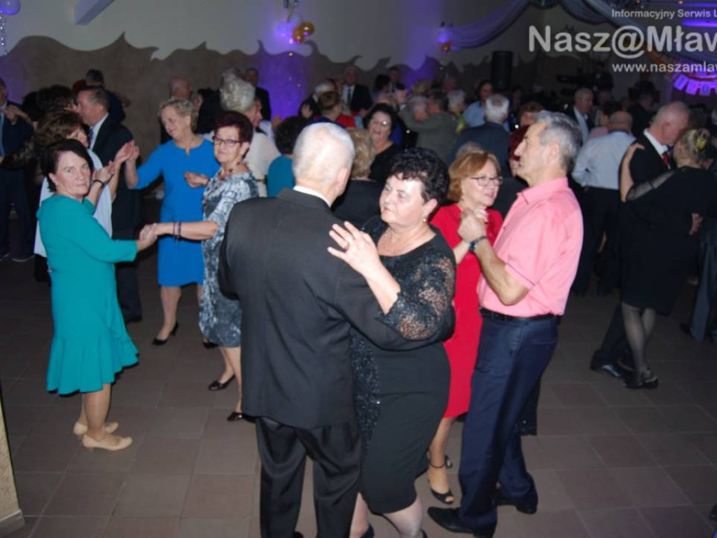 Mławscy seniorzy na Andrzejkach. Zabawa była przednia