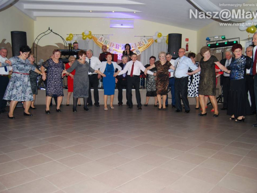 Mławscy seniorzy na Andrzejkach. Zabawa była przednia