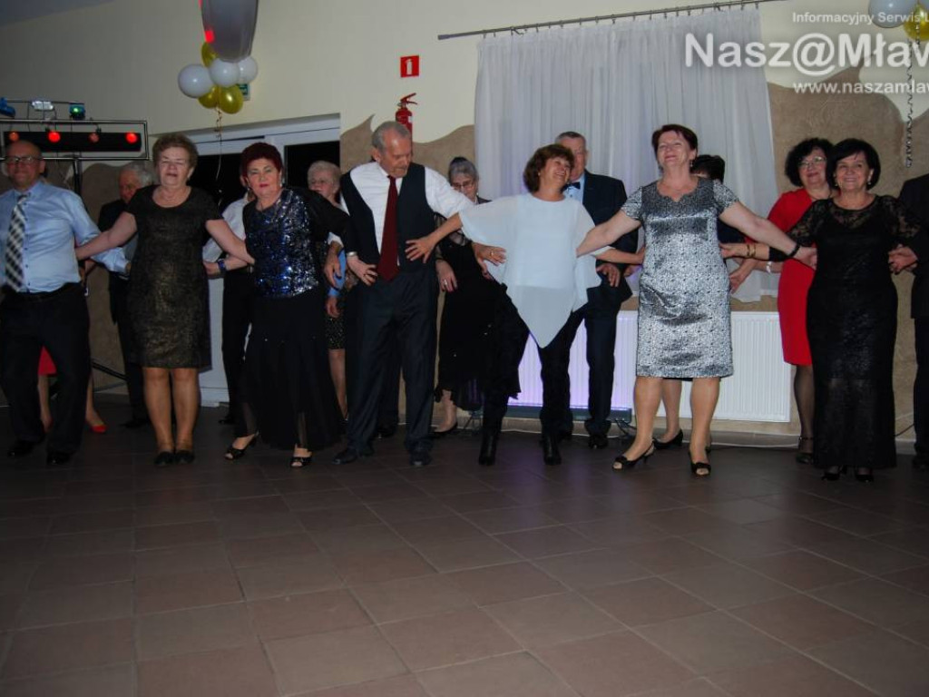 Mławscy seniorzy na Andrzejkach. Zabawa była przednia